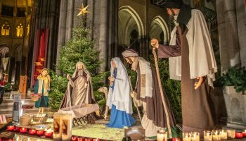 Crèche traditionnelle Cathédrale_1