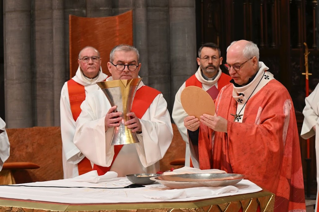 Ordination diaconale 6 janvier 2024-diacre eveque pain et vin