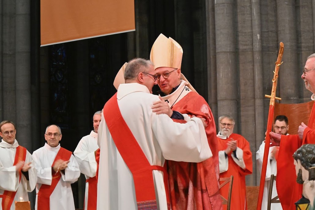 Ordination diaconale 6 janvier 2024-salutation diacre et eveque