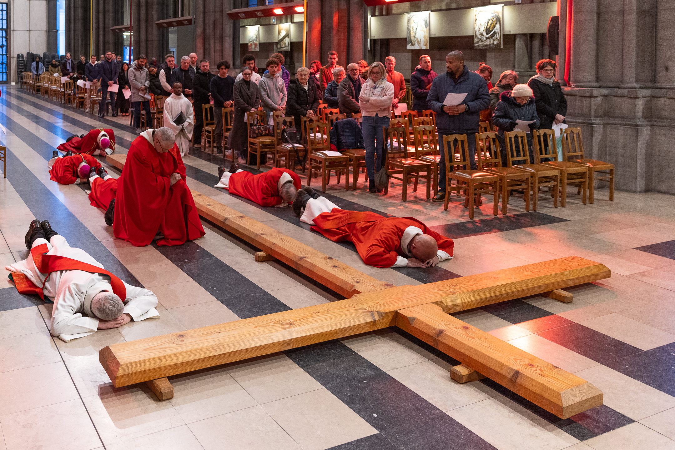 Pretres alonges et croix