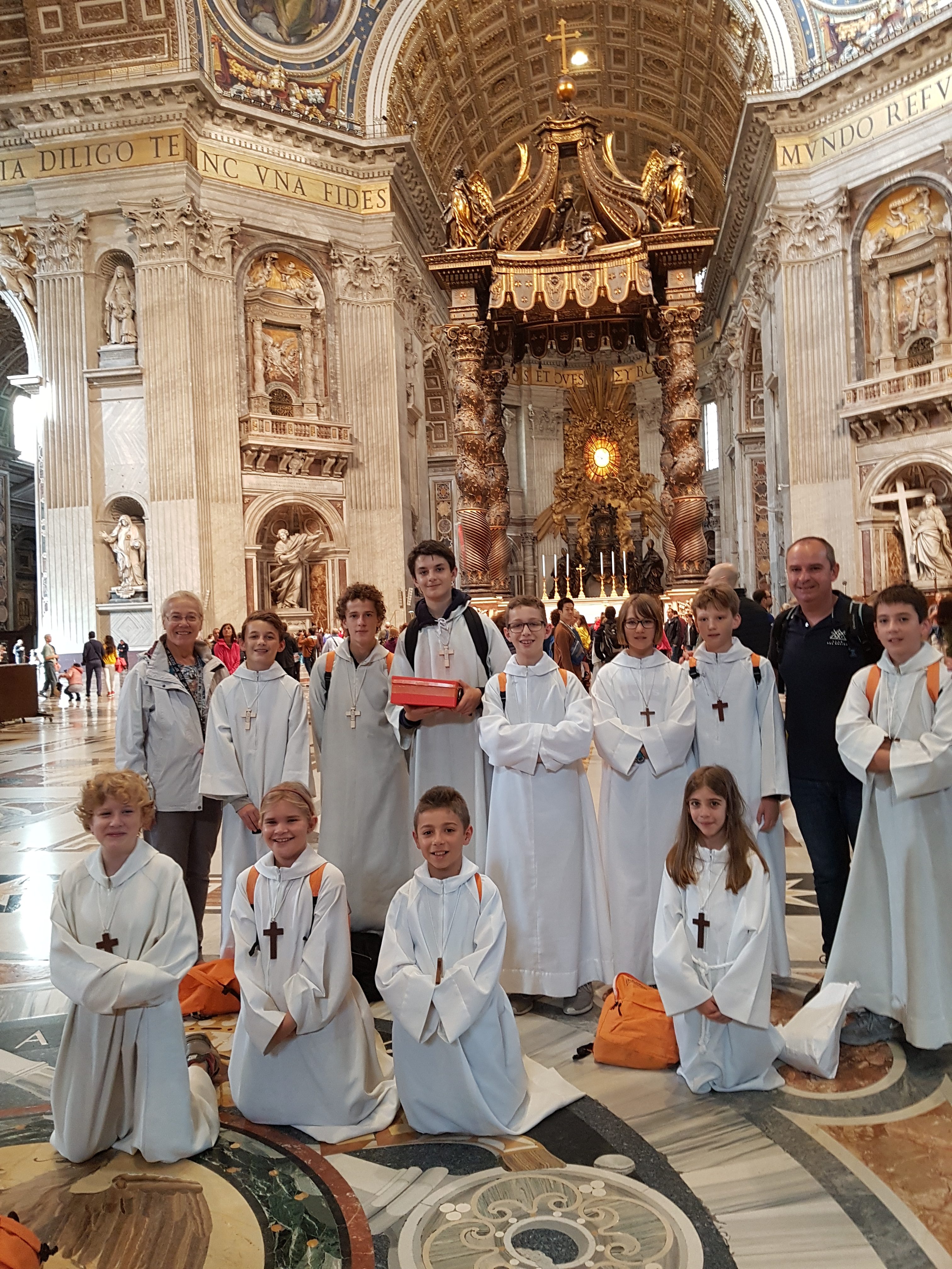 26 les servants d_autel à Rome