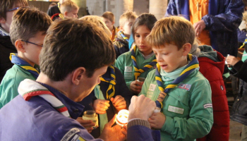 Lumière, paix, scouts