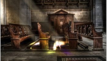 12 Poussez les portes d'une église