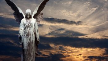 Téléchargez-les-photos-:-Ange-et-coucher-de-soleil-fond---en-image-libre-de-droit