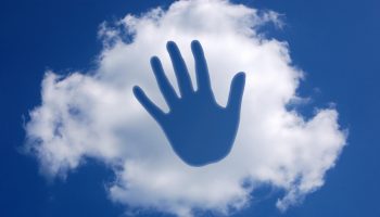 Téléchargez-les-photos-:-La-main-dans-le-ciel---en-image-libre-de-droit